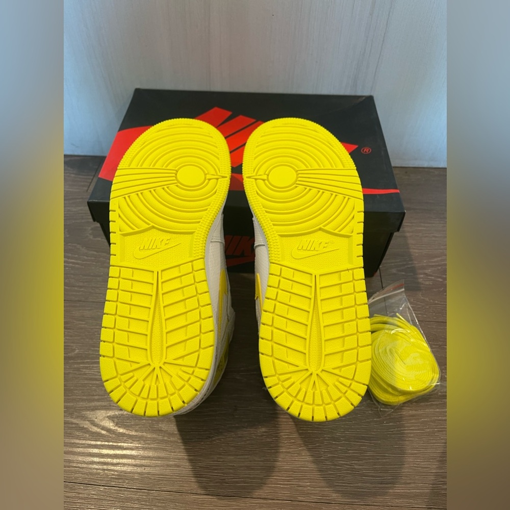 Jordan 1 Retro High First Class Flight - Picture 3 of 7
